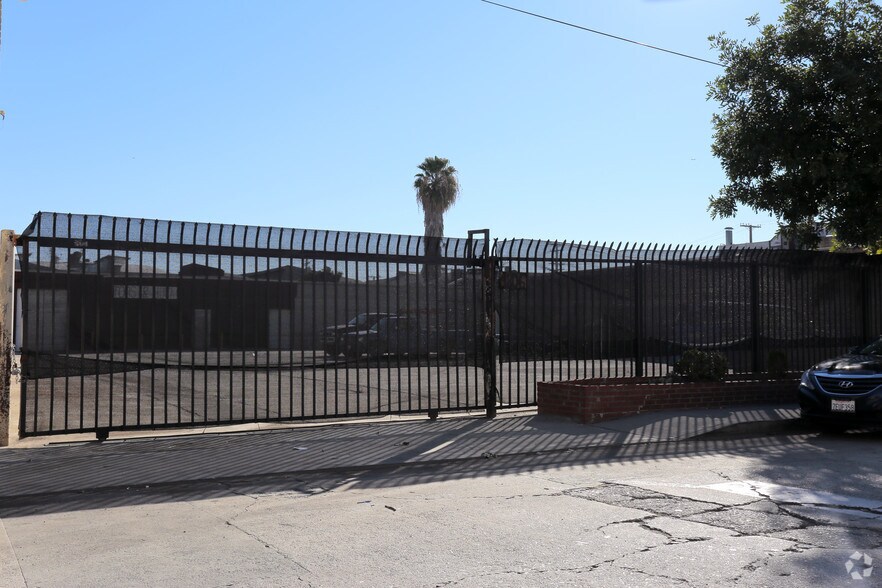 4806 Everett Ave, Vernon, CA à vendre - Photo de l’immeuble – Image 3 sur 4