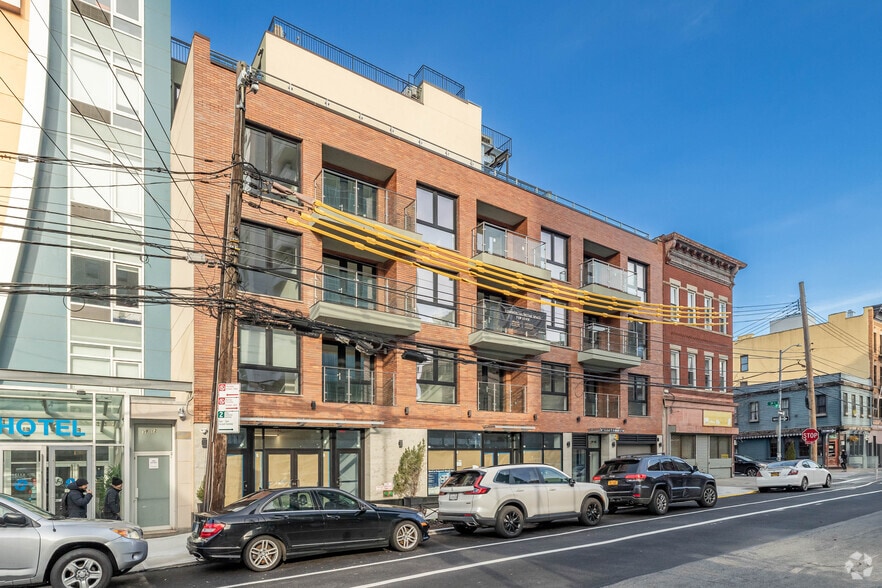 39-04 29th St, Long Island City, NY à louer - Photo de l’immeuble – Image 2 sur 8