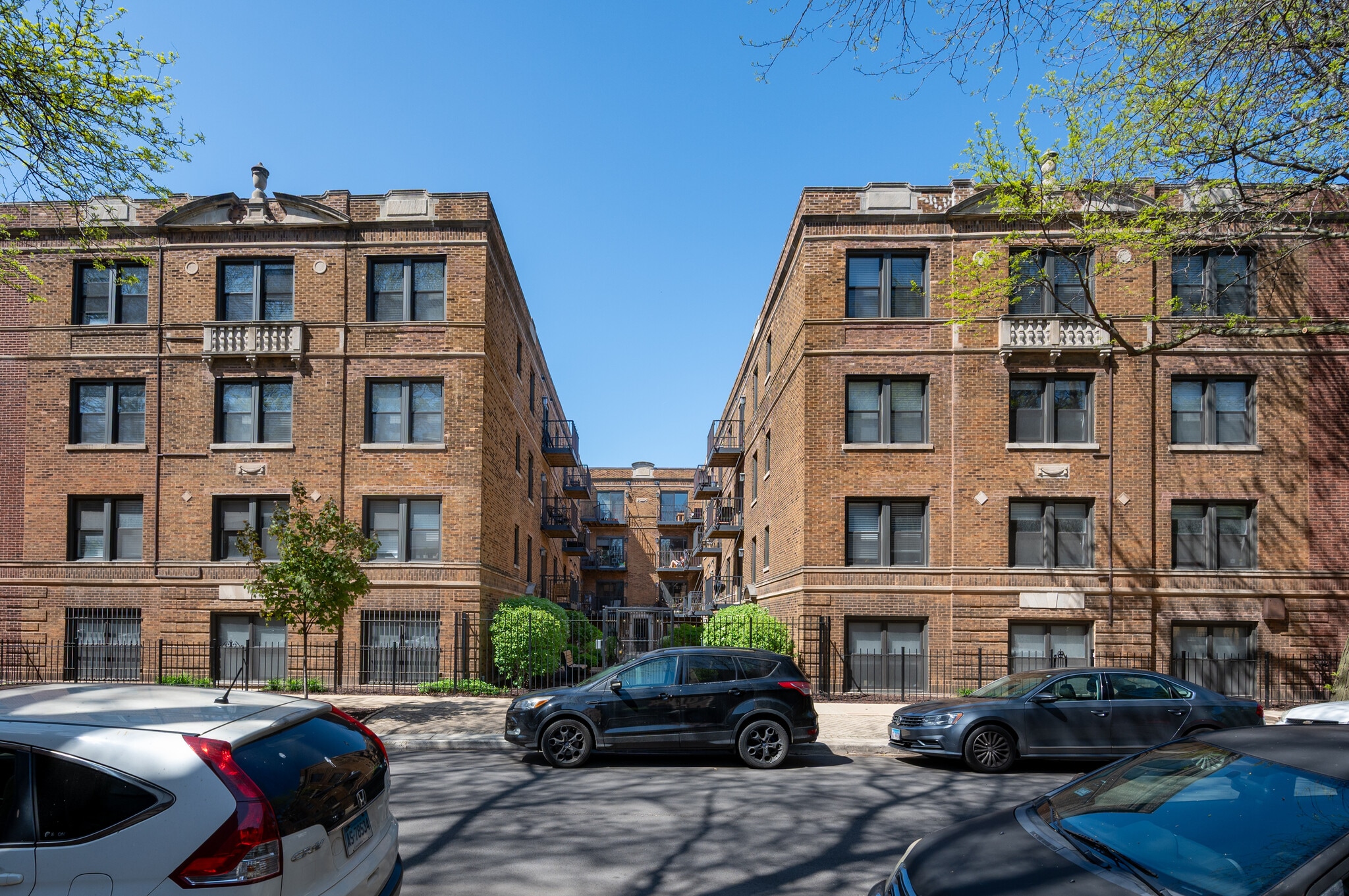 920 W Oakdale Ave, Chicago, IL à vendre Photo de l’immeuble– Image 1 sur 27
