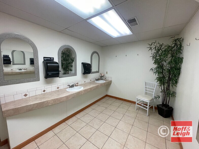 1200 Main St, Lakemore, OH à louer - Photo intérieure – Image 2 sur 21