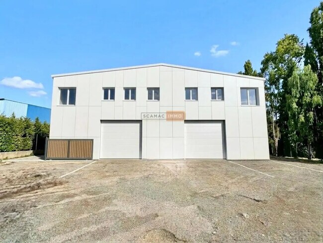 Plus de détails pour Local d’activités à vendre