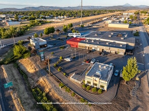 7334 Crater Lake Hwy, White City, OR à louer Photo intérieure– Image 1 sur 26