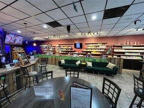 7831 Mitchell Blvd, New Port Richey, FL à louer Photo intérieure– Image 2 sur 11