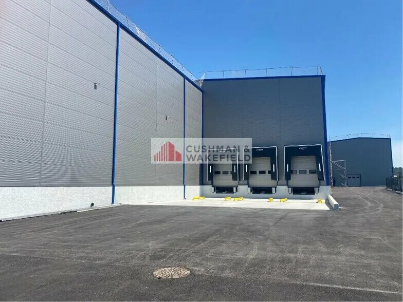 Industriel/Logistique dans Vauvert à louer - Photo de l’immeuble – Image 2 sur 5