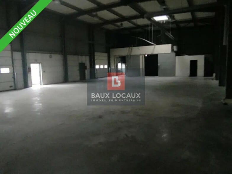 Local d’activités dans Saint-Martin-de-Crau à louer - Photo de l’immeuble – Image 2 sur 7
