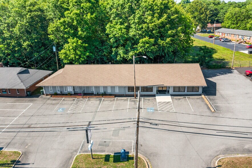 910 E Garrison Blvd, Gastonia, NC à vendre - Photo de l’immeuble – Image 3 sur 30