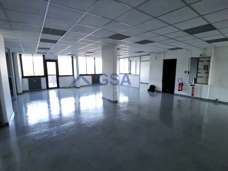 Bureau dans Melun à vendre - Photo intérieure – Image 2 sur 8