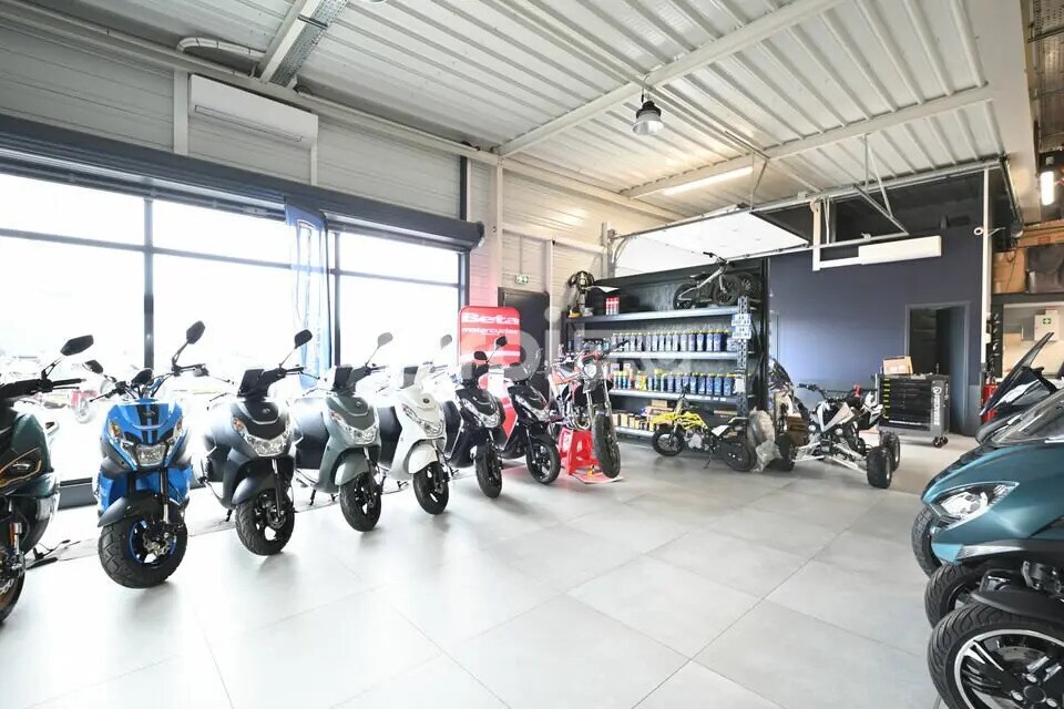 Industriel/Logistique dans Châtenoy-en-Bresse à louer Photo de l’immeuble– Image 1 sur 4