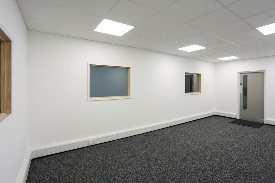 Bromsgrove Rd, Halesowen à louer - Photo de l’immeuble – Image 3 sur 8