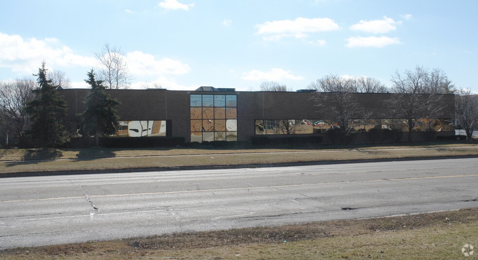 33830 Harper Ave, Clinton Township, MI à louer - Photo de l’immeuble – Image 2 sur 21