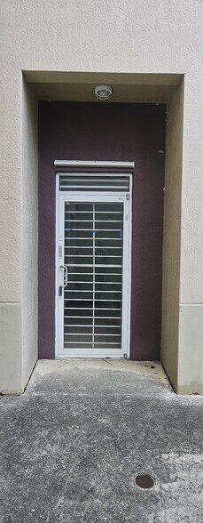15075 SW 137th St, Miami, FL à louer - Photo de l’immeuble – Image 2 sur 24