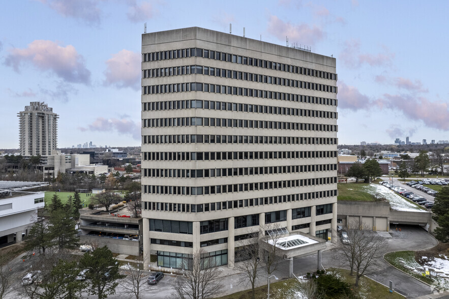 105 Moatfield Dr, Toronto, ON à vendre - Photo de l’immeuble – Image 2 sur 3