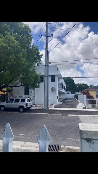 729 NW 55th Ter, Miami, FL à vendre - Autre – Image 2 sur 17