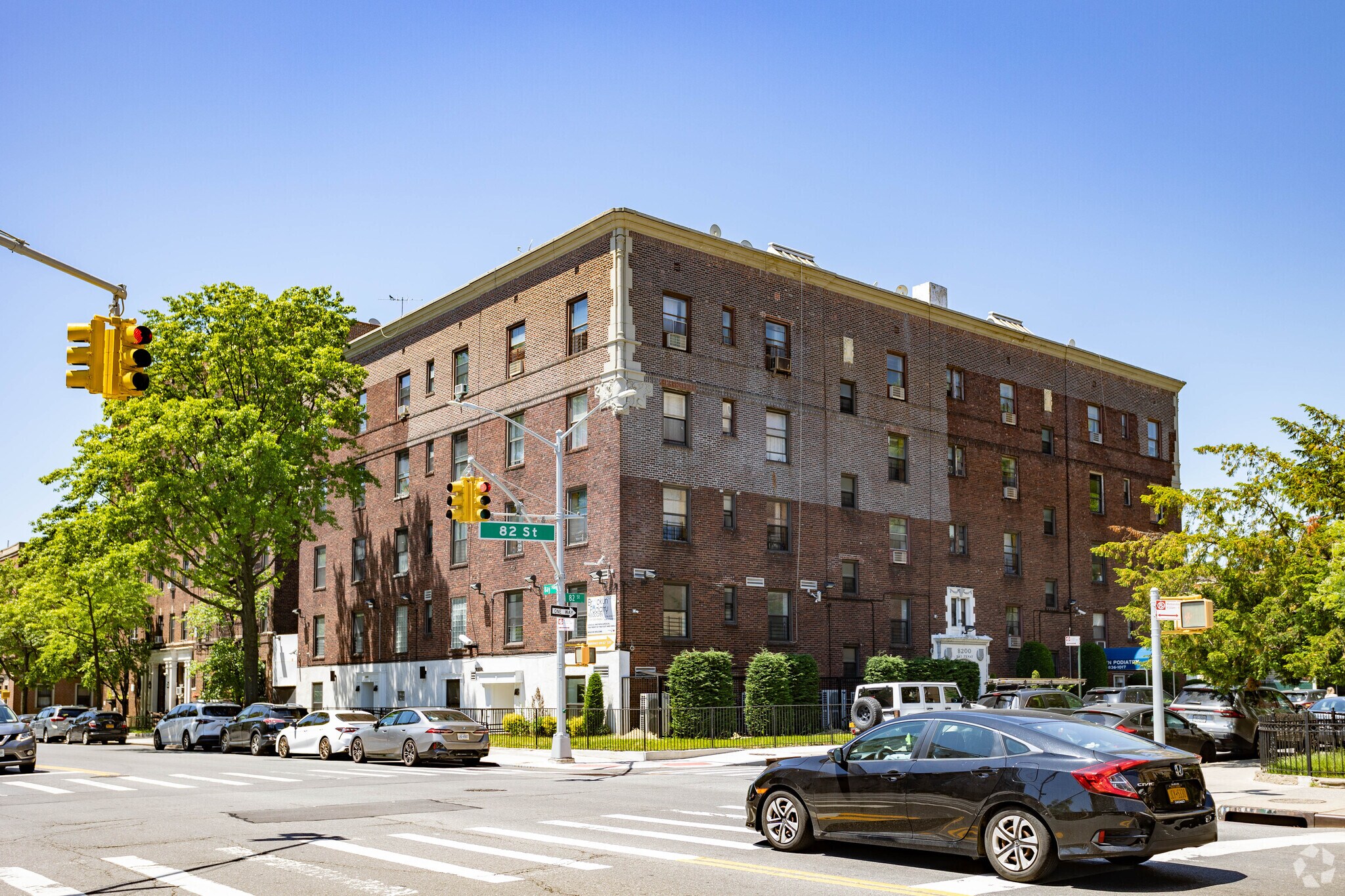 8200 Bay Pky, Brooklyn, NY à louer Photo principale– Image 1 sur 11