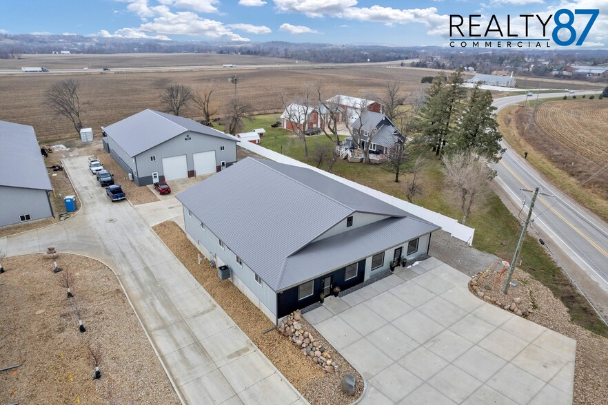 3230 Center Point Rd, Robins, IA à vendre - Photo de l’immeuble – Image 2 sur 17