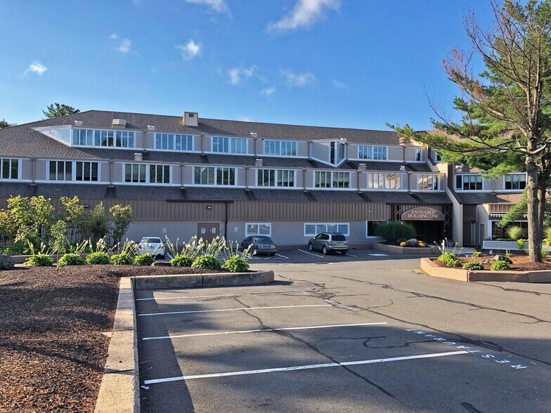 270 Farmington Ave, Farmington, CT à louer - Photo de l’immeuble – Image 1 sur 1