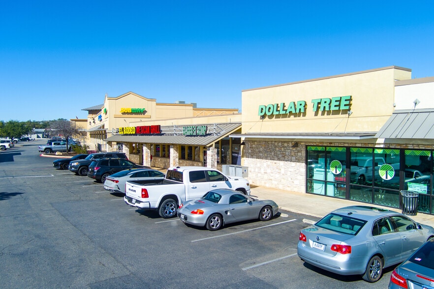 12902-12980 Bandera Rd, Helotes, TX à louer - Photo principale – Image 2 sur 9