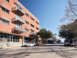 1 NE 2nd St, Oklahoma City, OK à louer Photo de l’immeuble– Image 1 sur 9