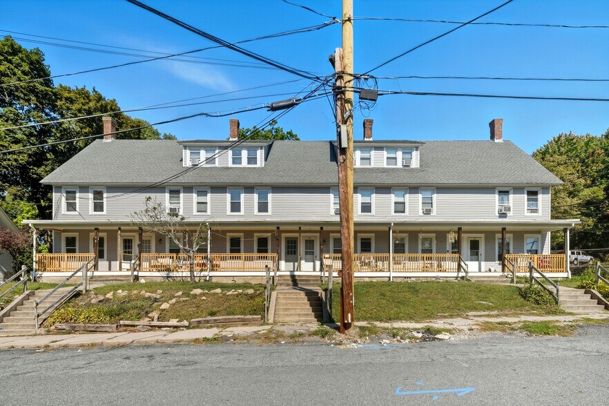 2-24 D St, Whitinsville, MA à vendre - Photo de l’immeuble – Image 3 sur 10