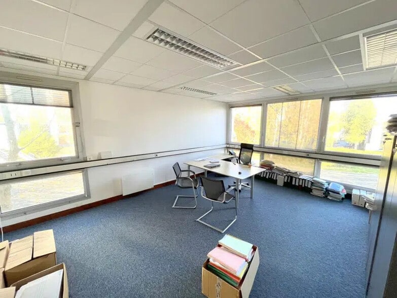 Bureau dans Saint-Germain-en-Laye à vendre - Photo intérieure – Image 2 sur 6