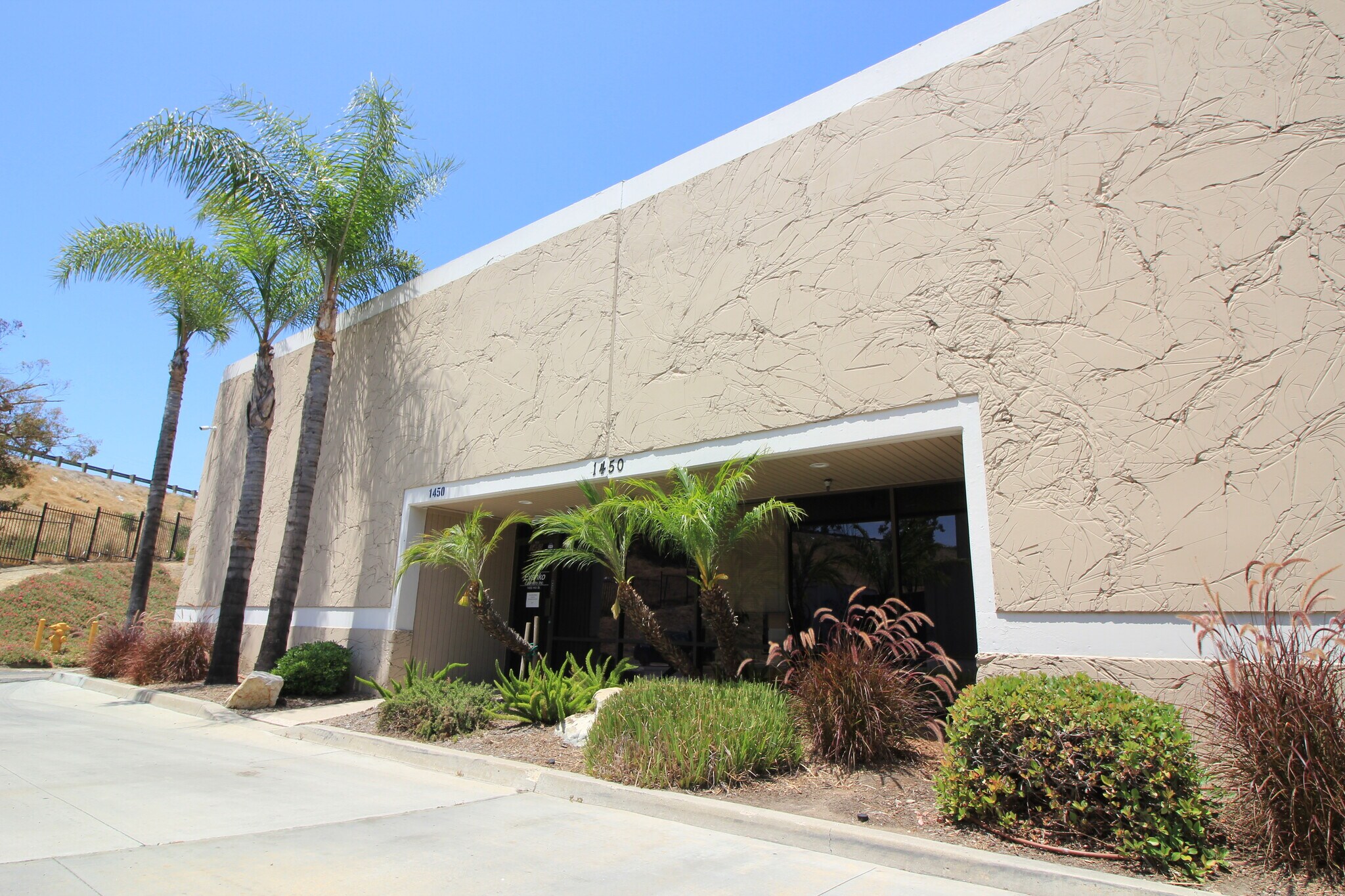 1440-1450 Hill St, El Cajon, CA à louer Photo de l’immeuble– Image 1 sur 9
