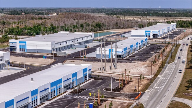 Plus de détails pour 16200 Ben Hill Griffin Pky, Fort Myers, FL - Bureau, Industriel/Logistique à louer