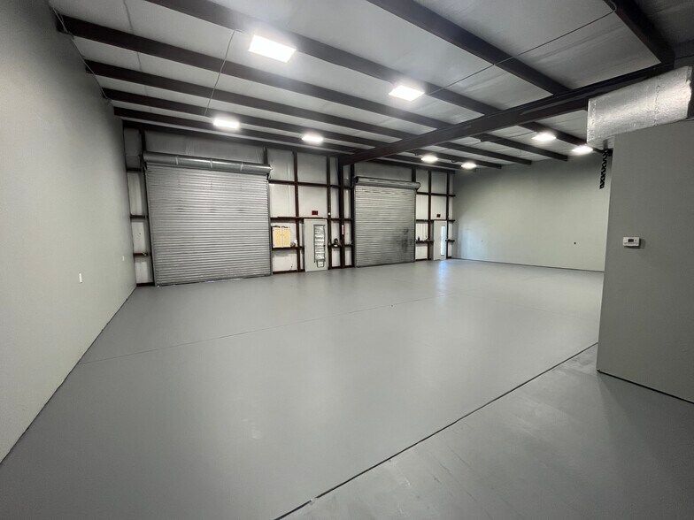 22108 Hwy 71 W, Spicewood, TX à louer - Photo de l’immeuble – Image 3 sur 19