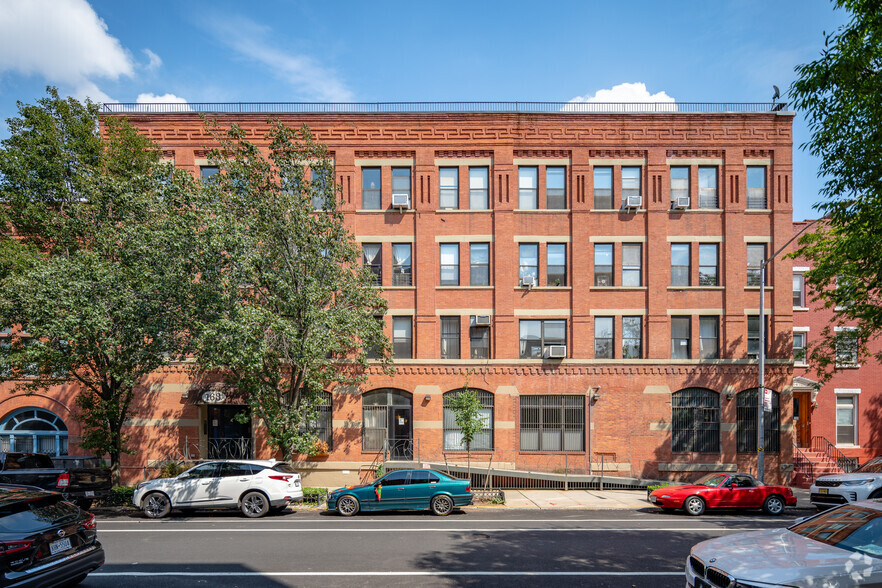 163 Carlton Ave, Brooklyn, NY à vendre - Photo de l’immeuble – Image 2 sur 35