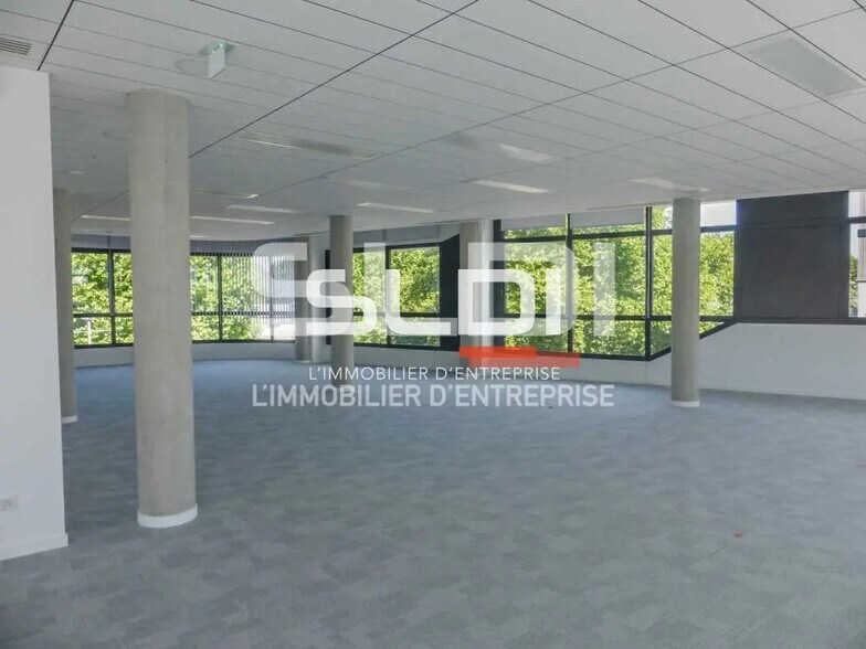 Bureau dans Champagne-au-Mont-d'Or à louer - Photo de l’immeuble – Image 3 sur 10