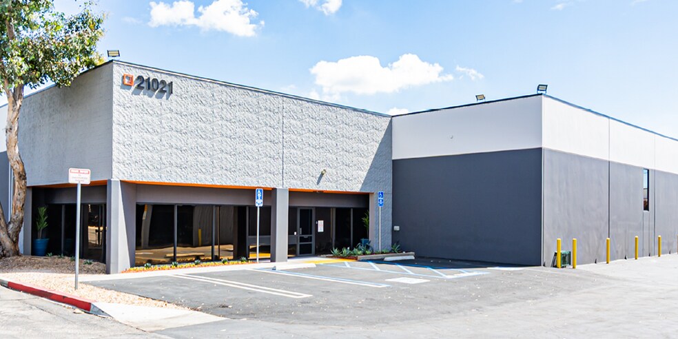 21045-21051 Osborne St, Canoga Park, CA à louer - Photo de l’immeuble – Image 1 sur 11