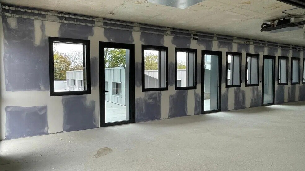 Bureau dans Ferney-Voltaire à vendre - Photo de l’immeuble – Image 2 sur 10