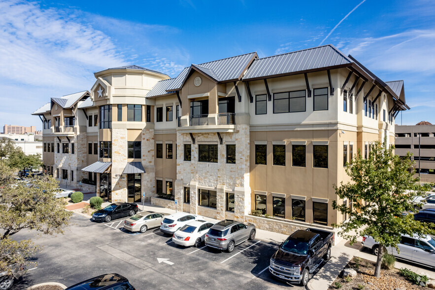 18756 Stone Oak Pky, San Antonio, TX à louer - Photo de l’immeuble – Image 3 sur 5