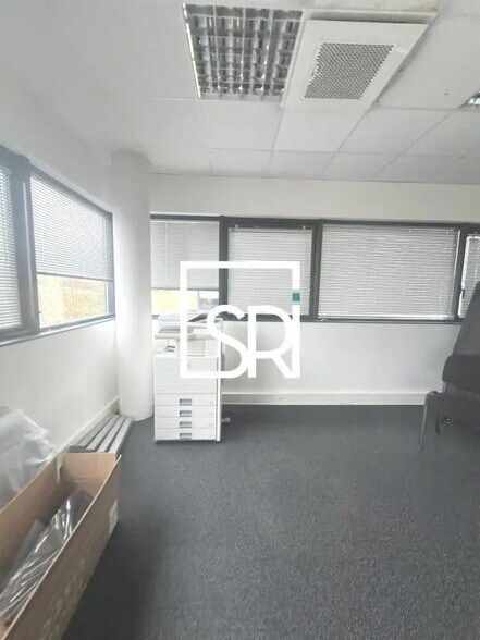 Bureau dans Cournon-d'Auvergne à louer - Photo intérieure – Image 2 sur 12