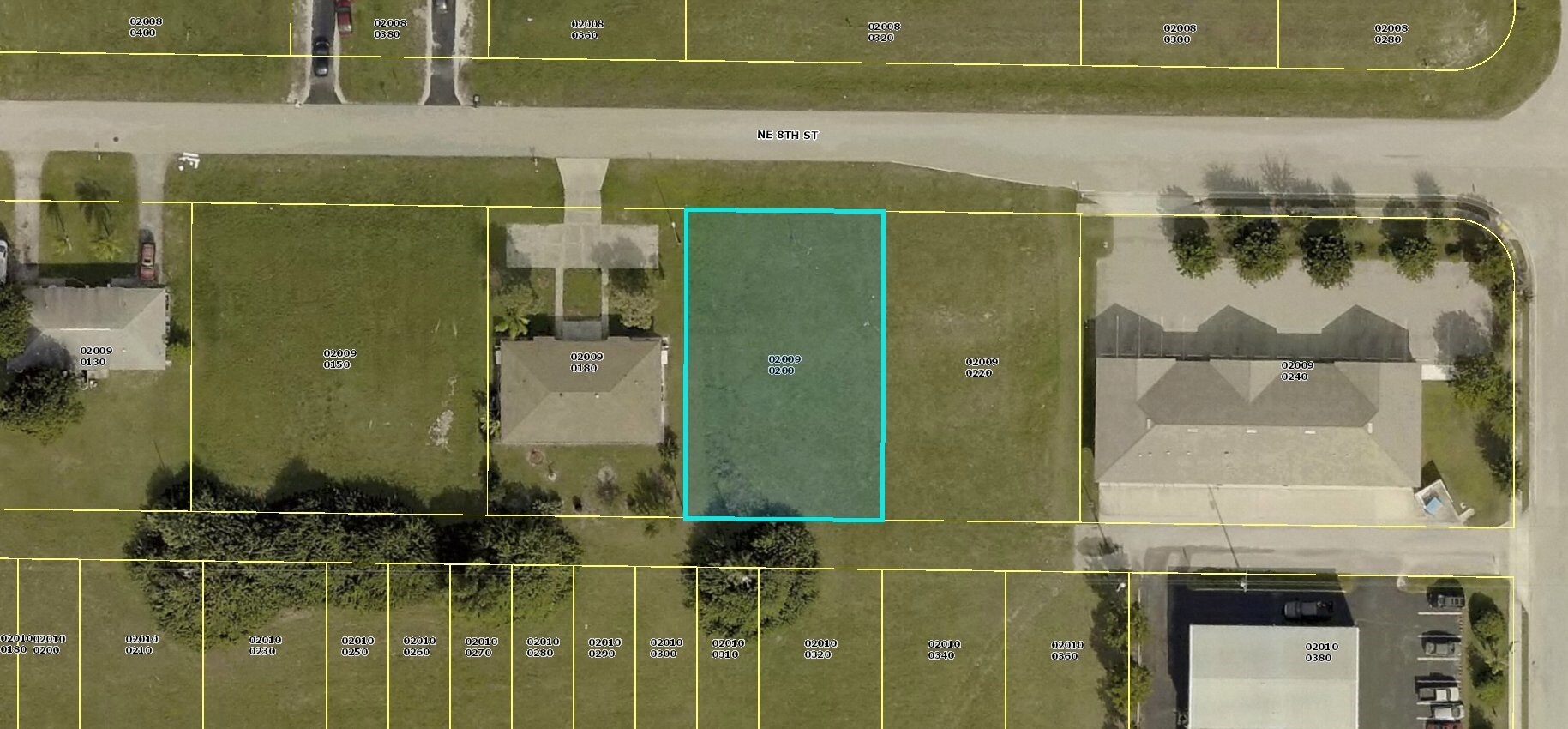 924 NE 8th Pl, Cape Coral, FL à vendre Photo principale– Image 1 sur 11