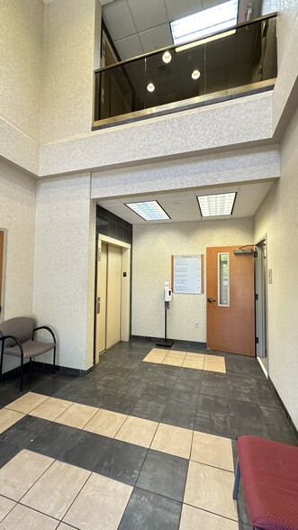 3240 Edwards Lake Pky, Birmingham, AL à louer - Hall d’entrée – Image 2 sur 2