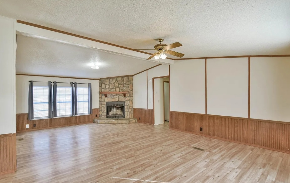 4040 Dillard Ct, Joshua, TX à vendre - Photo intérieure – Image 2 sur 11