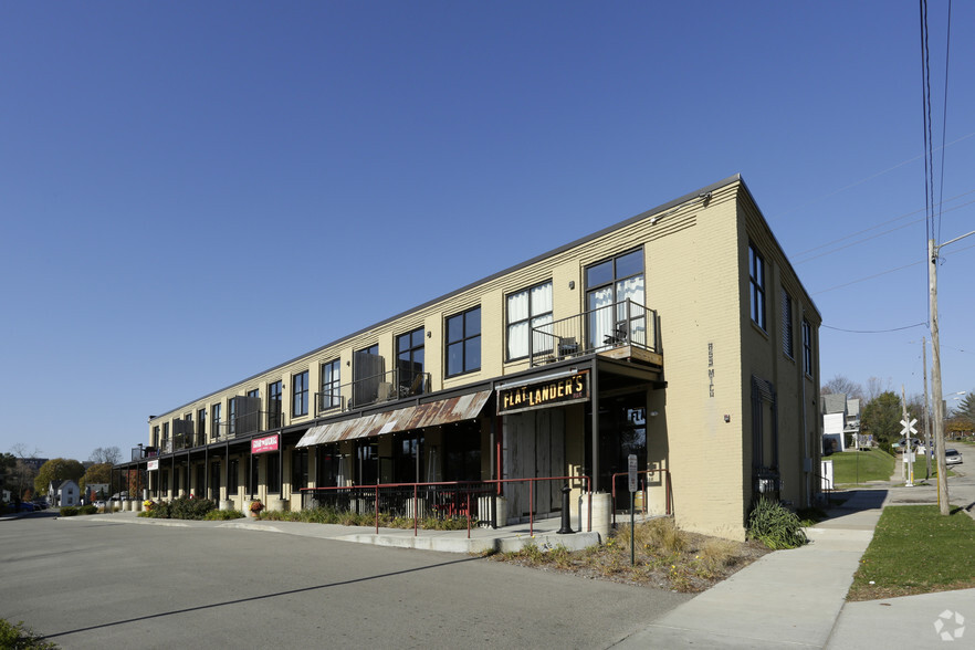 855 Michigan St NE, Grand Rapids, MI à louer - Photo de l’immeuble – Image 2 sur 6