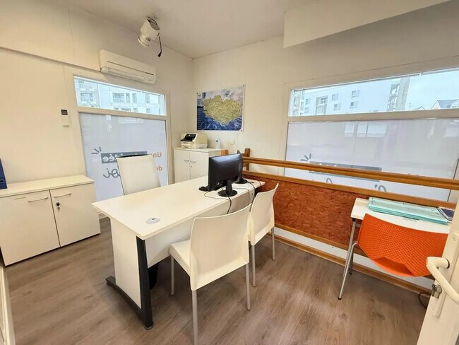 Plus de détails pour Local commercial à louer