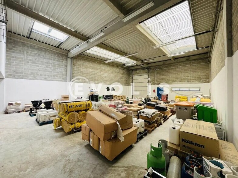 Local d’activités dans Lieusaint à louer - Photo de l’immeuble – Image 2 sur 5