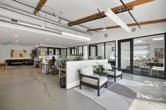 330 S Cedros Ave, Solana Beach, CA à louer Numérisation 3D Matterport– Image 1 sur 8