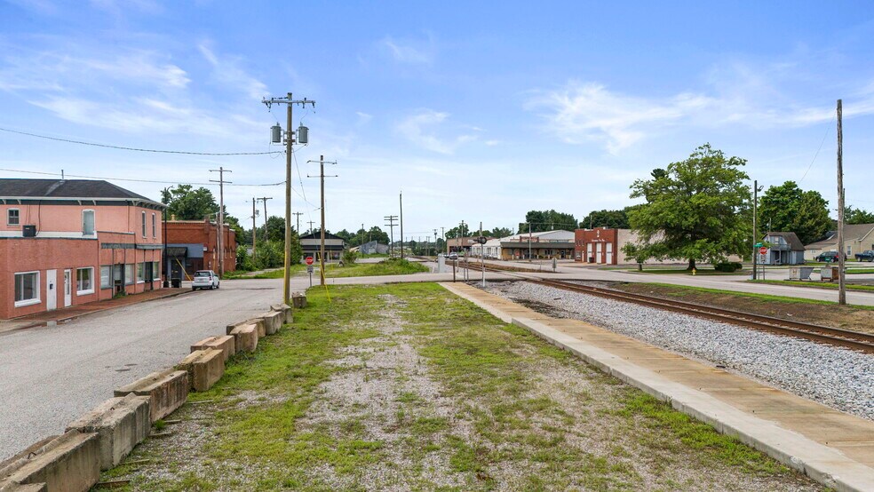 43 S Railroad St, Scottsburg, IN à vendre - Photo de l’immeuble – Image 2 sur 9