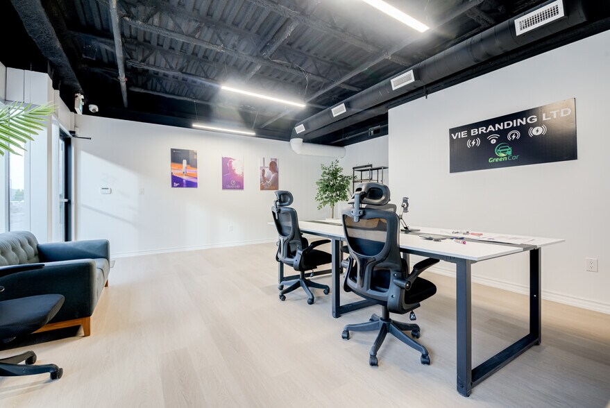 5250 Solar Dr, Mississauga, ON à vendre - Photo de l’immeuble – Image 3 sur 27