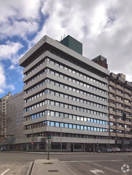 Bureau dans Madrid, Madrid à louer - Photo de l’immeuble – Image 2 sur 19