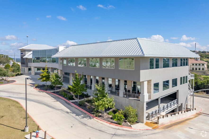 317 Grace Ln, Austin, TX à louer - Photo de l’immeuble – Image 2 sur 4
