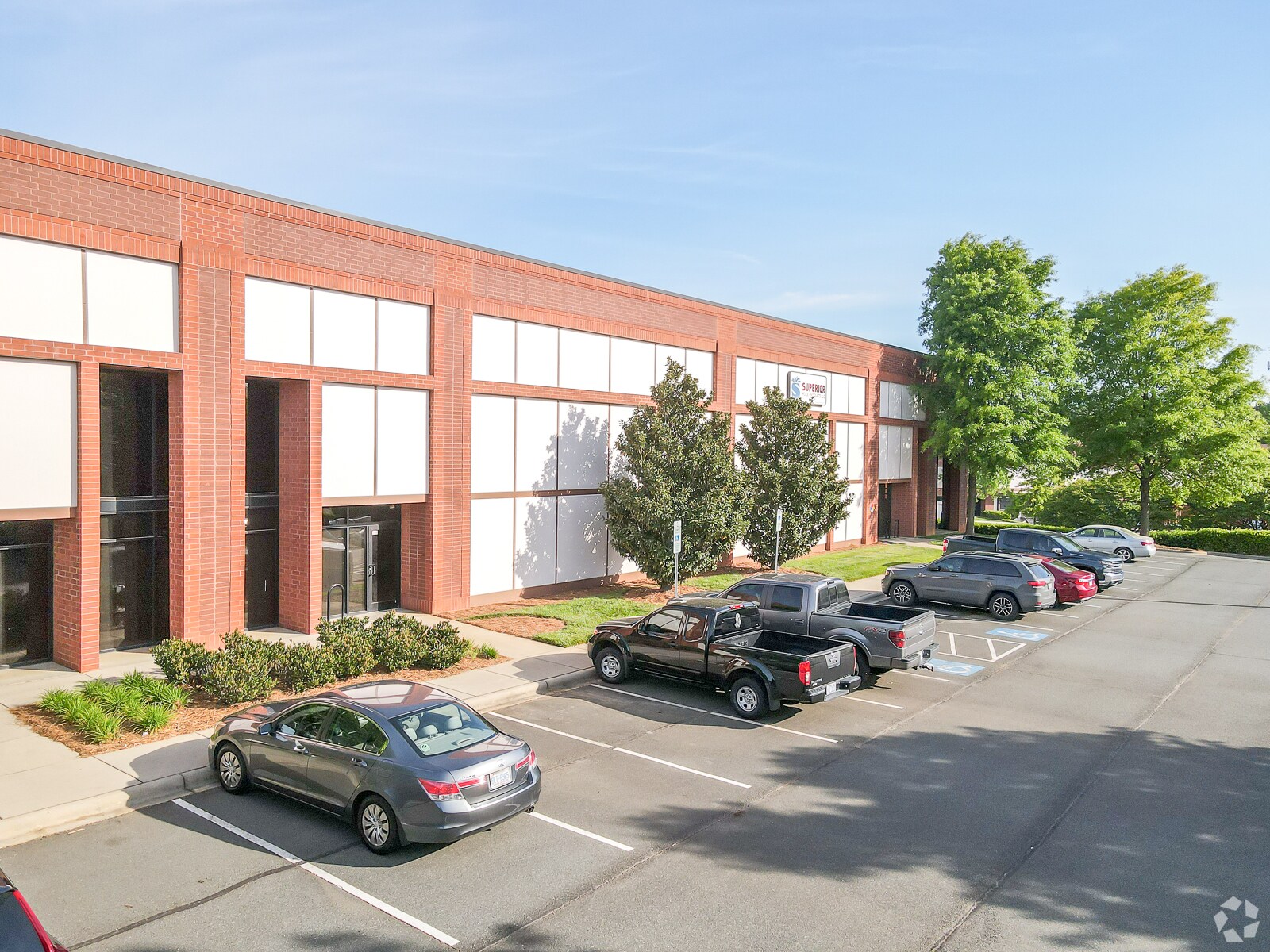 6431 Reames Rd, Charlotte, NC à louer Photo principale– Image 1 sur 5