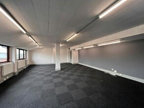 High St, Aylesbury à louer Photo de l’immeuble– Image 2 sur 7