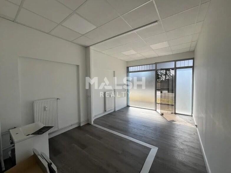 Local commercial dans Rillieux-la-Pape à louer - Photo de l’immeuble – Image 1 sur 5