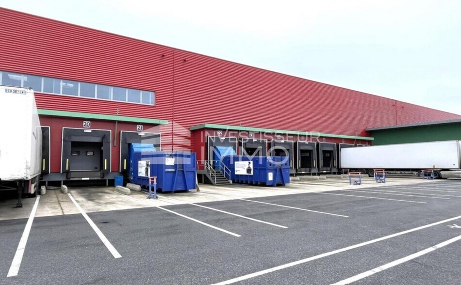 Industriel/Logistique dans Le Coudray Montceaux à louer - Photo de l’immeuble – Image 3 sur 7