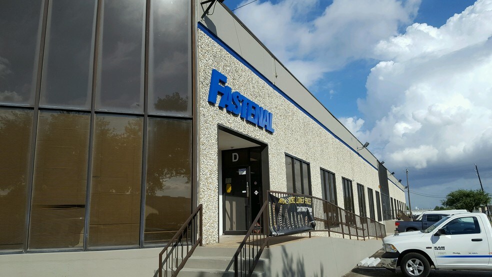 9189 Winkler Dr, Houston, TX à louer - Photo principale – Image 2 sur 9