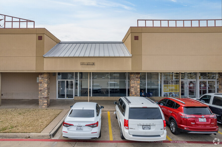 6299 Granbury Rd, Fort Worth, TX à louer - Photo de l’immeuble – Image 3 sur 11
